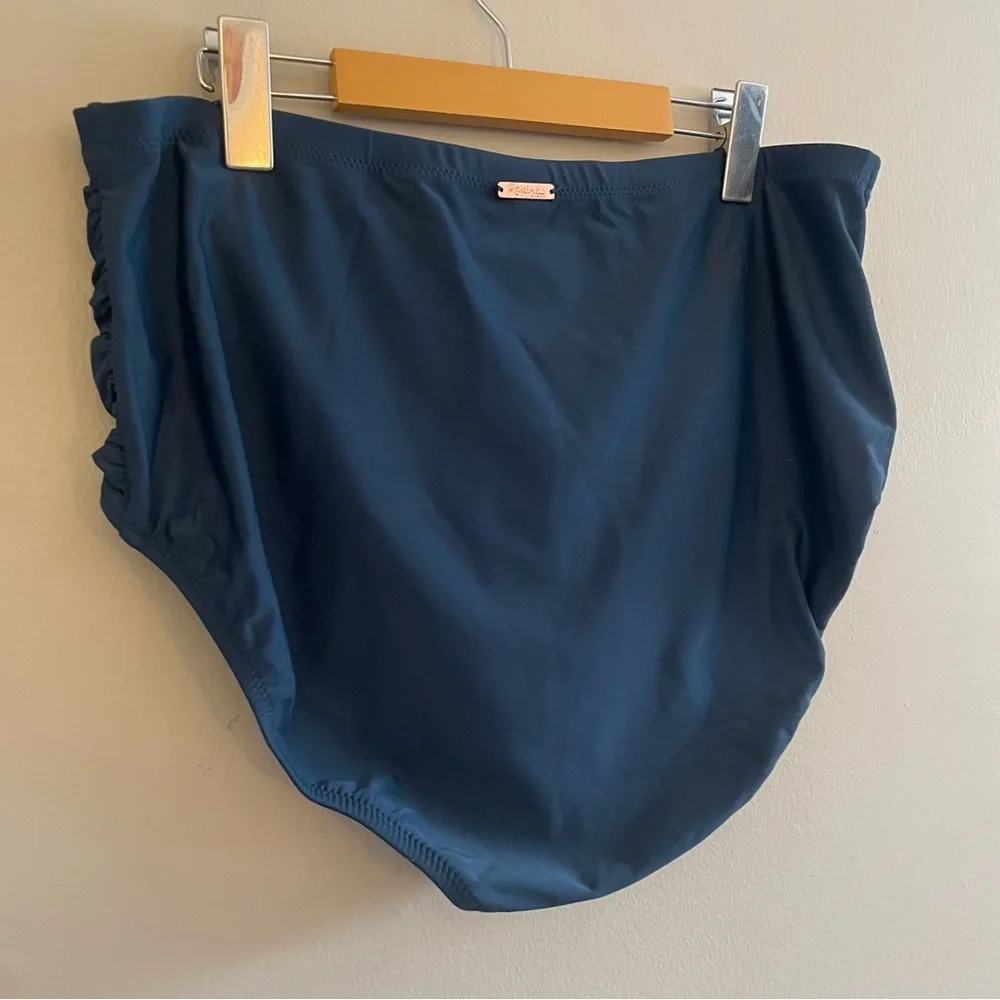 Raisins High-Waisted Ruched Bikini Bottom – Navy Plus Size 20 EUC - Picture 11 of 16